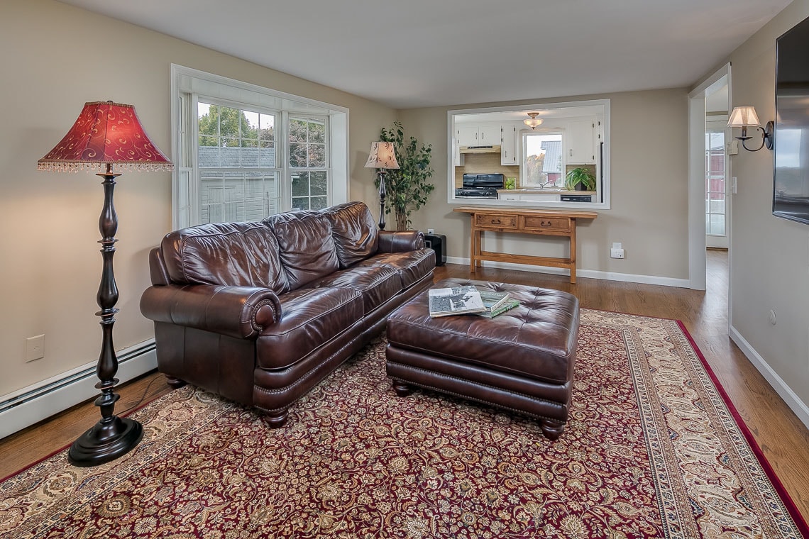 17 47A Fairmount Road Tewksbury Towship -- in law suite living dining room