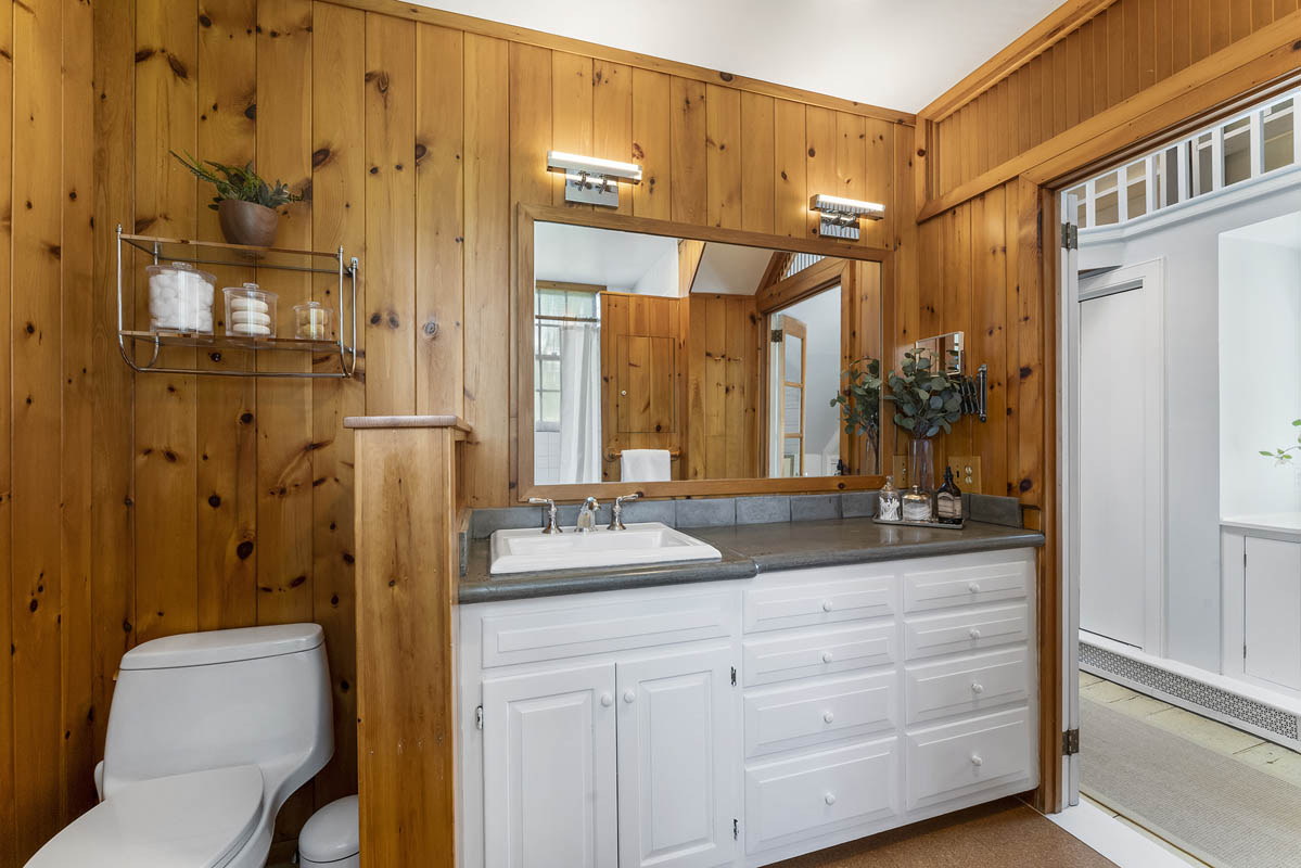 17 73 Old Turnpike Road Tewksbury -- master bathroom 2