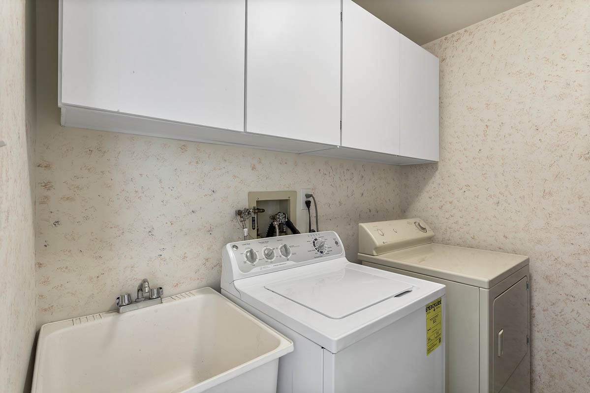 20 -- 206 Well Sweep Road Readington -- Laundry Room