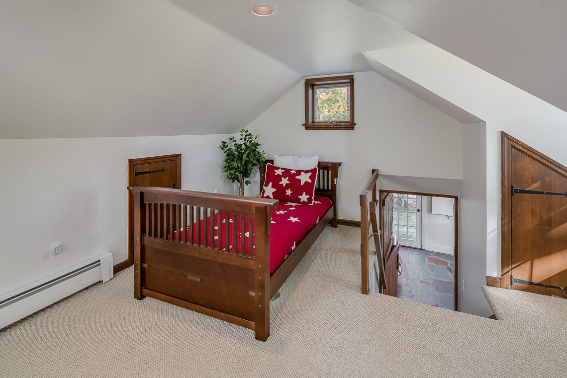 21 47A Fairmount Road Tewksbury Towship -- in law suite bedroom 5 sitting room