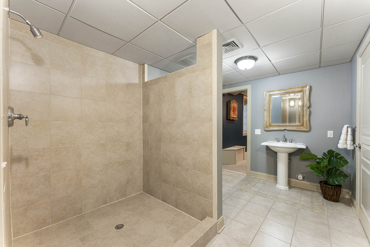 21c 58 Hollow Brook Road Tewksbury Township -- basement bathroom