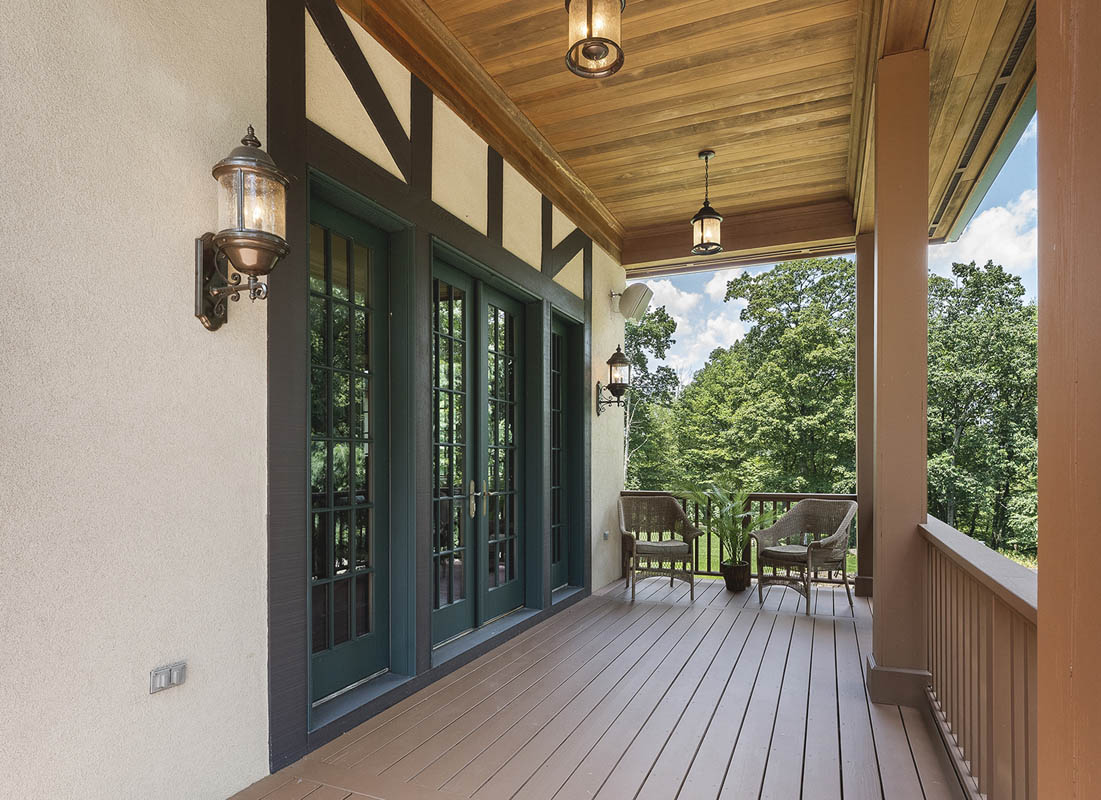 22a 58 Hollow Brook Road Tewksbury Township -- covered deck outside family room copy