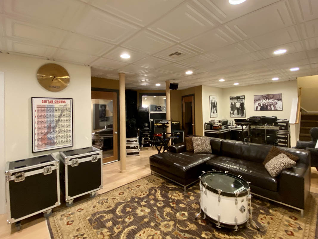 23 112 Old Turnpike Road Tewksbury Township -- basement music studio