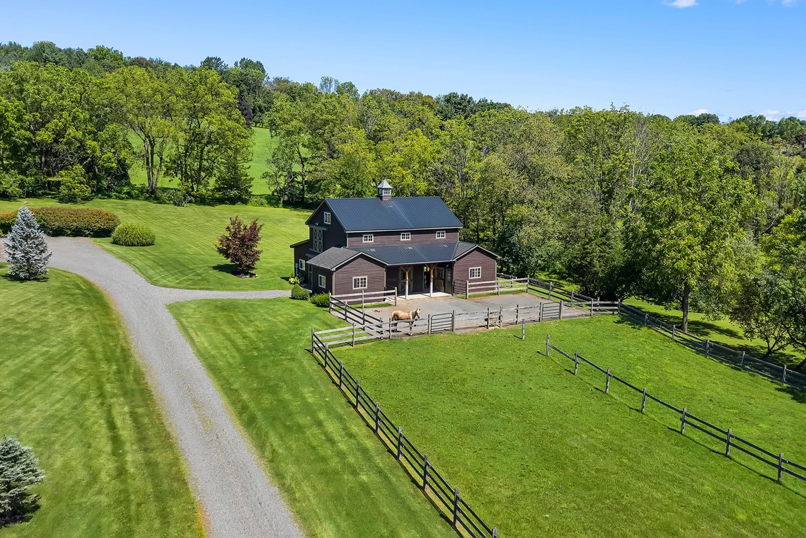 23 31 Welsh Road Tewksbury Township NJ -- barn and paddocks edit