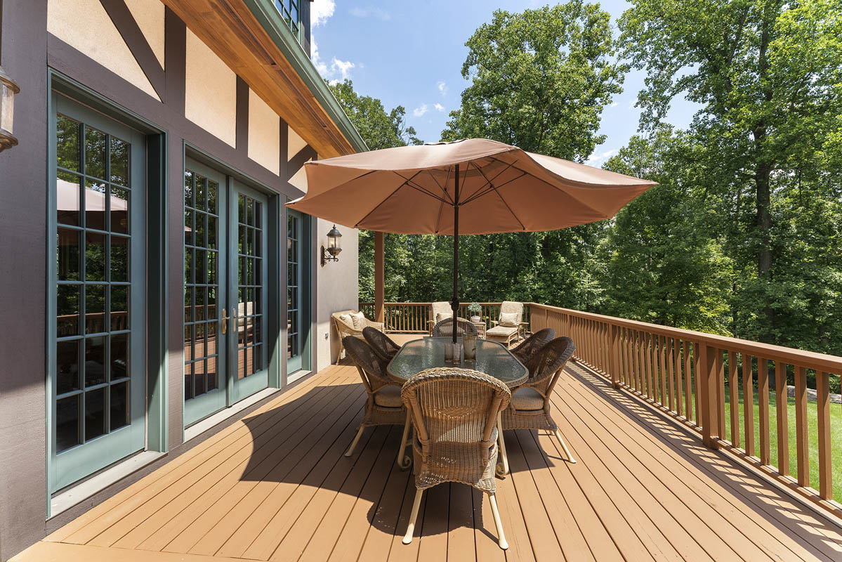 23 58 Hollow Brook Road Tewksbury Township -- deck