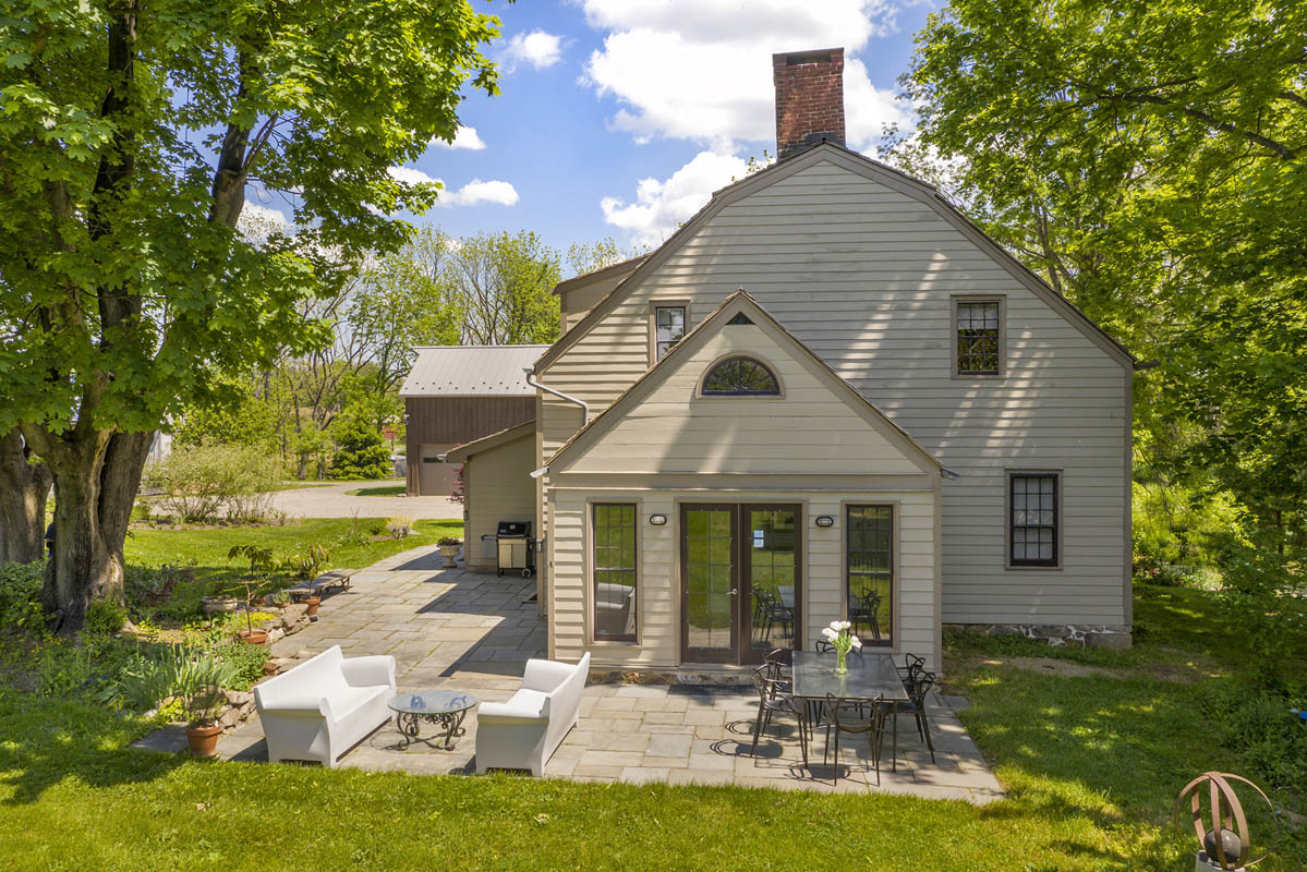 23 d 73 Old Turnpike Road Tewksbury -- patio 4