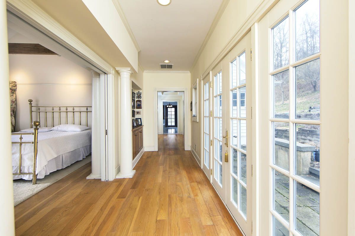 10a 3 Fieldview Lane Tewksbury Township -- master bedroom hallway