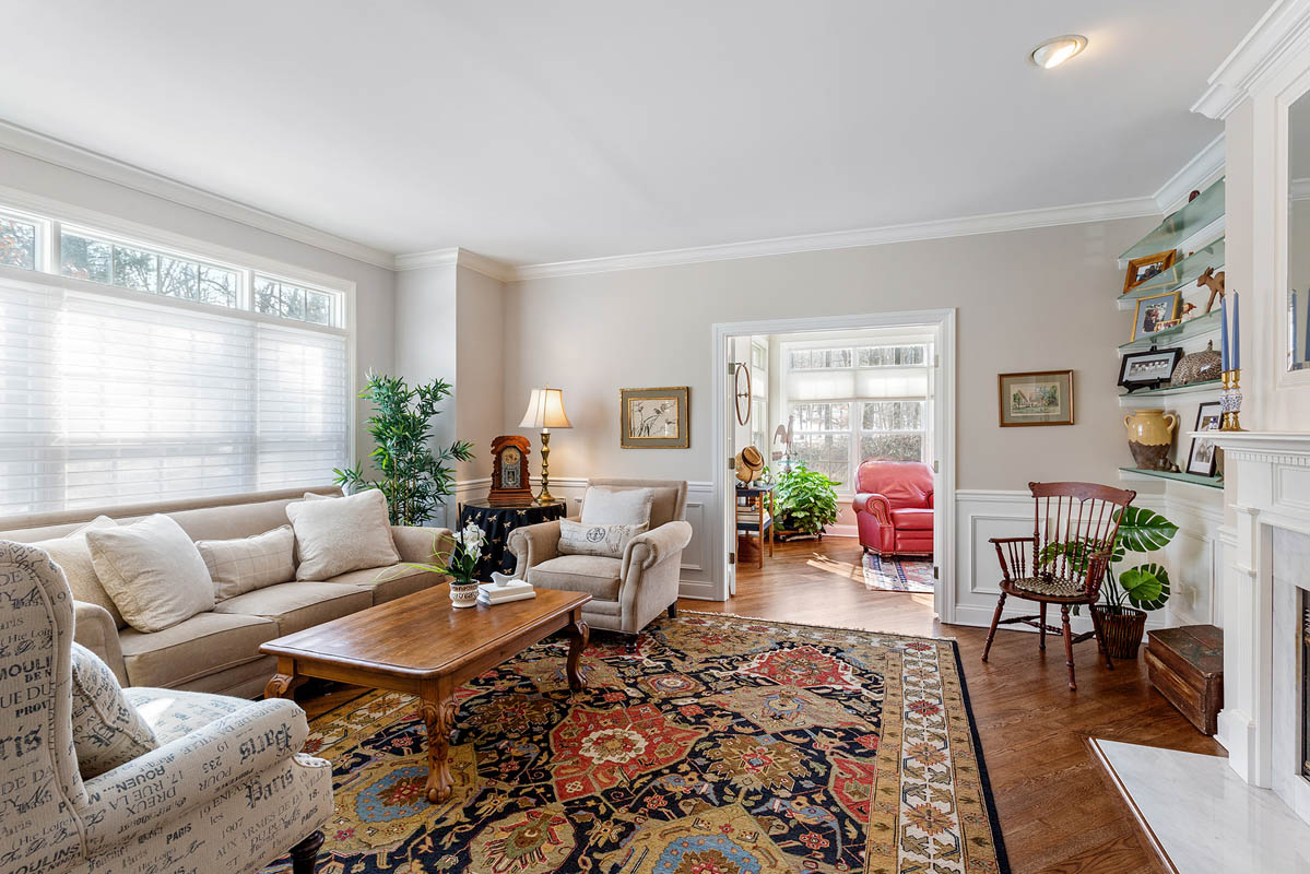 04 501 Lindabury Lane Pottersville Tewksbury Townhip -- living room