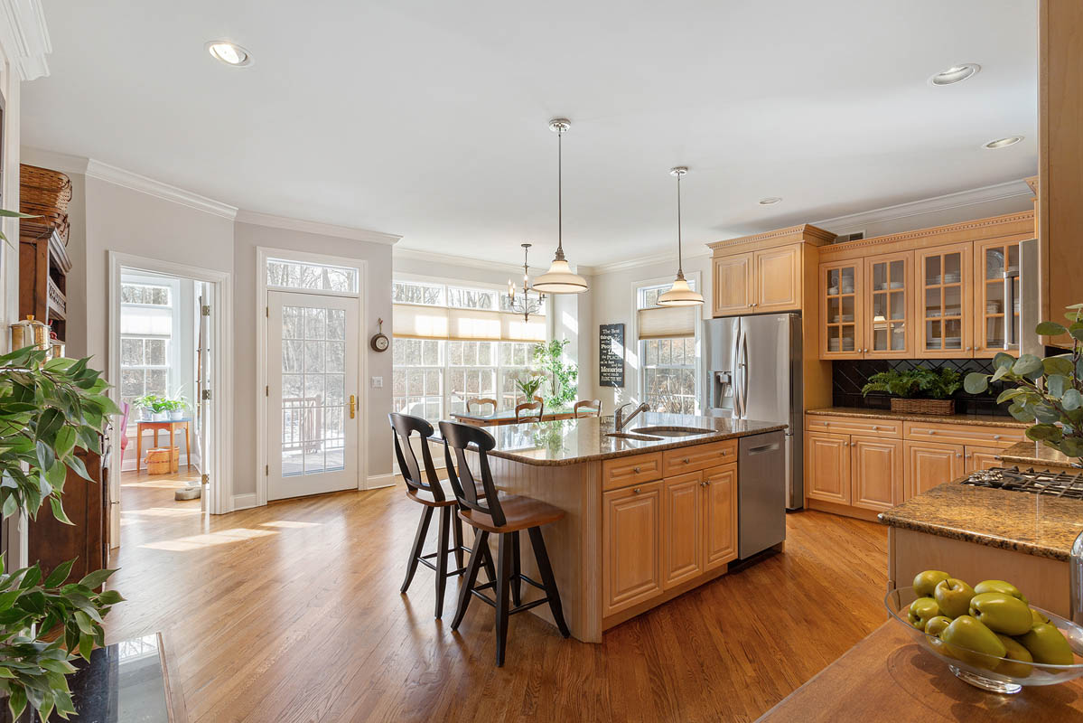 09 501 Lindabury Lane Pottersville Tewksbury Townhip -- kitchen from foyer