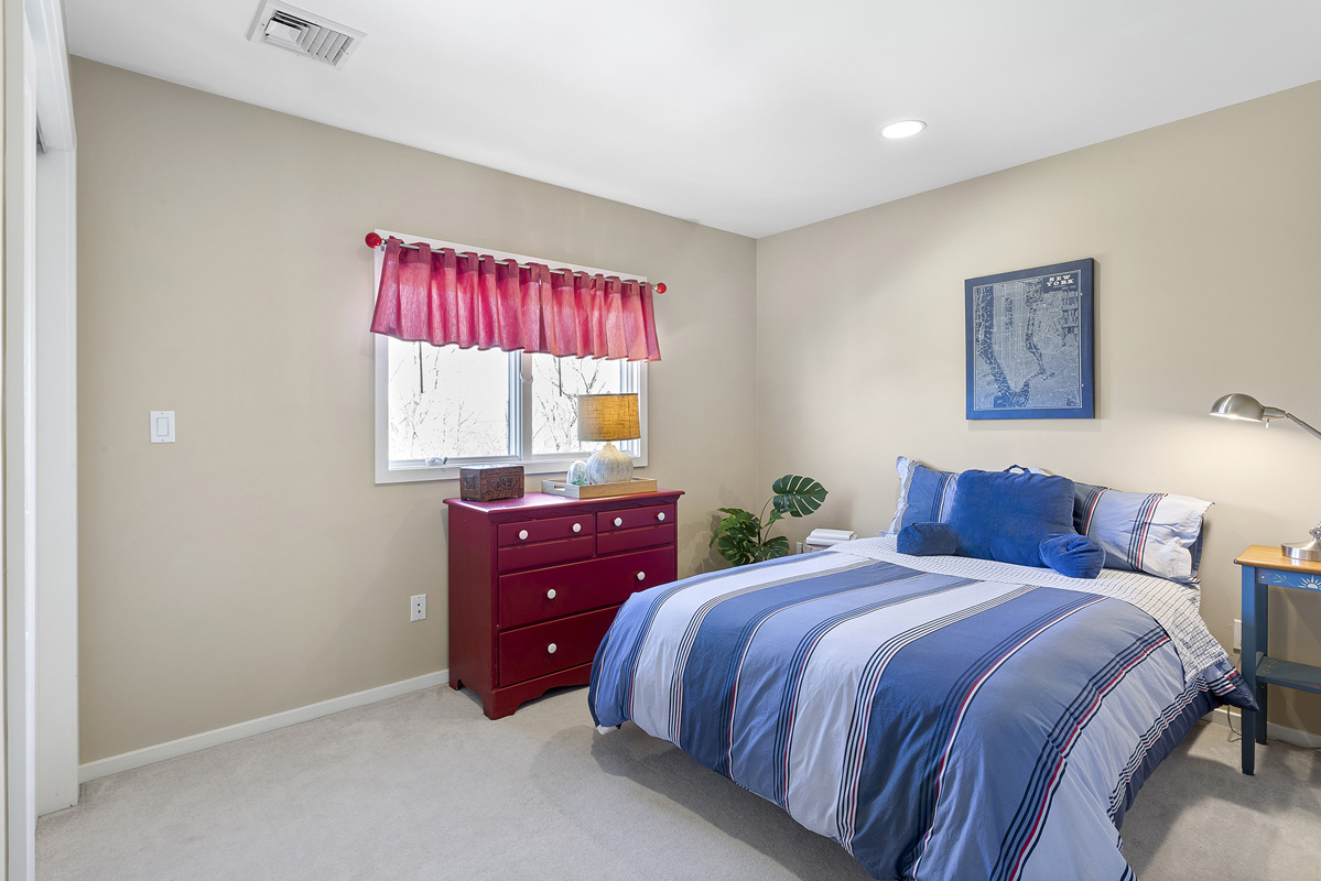 27 18 Lenore Road Tewksbury Township -- bedroom 4