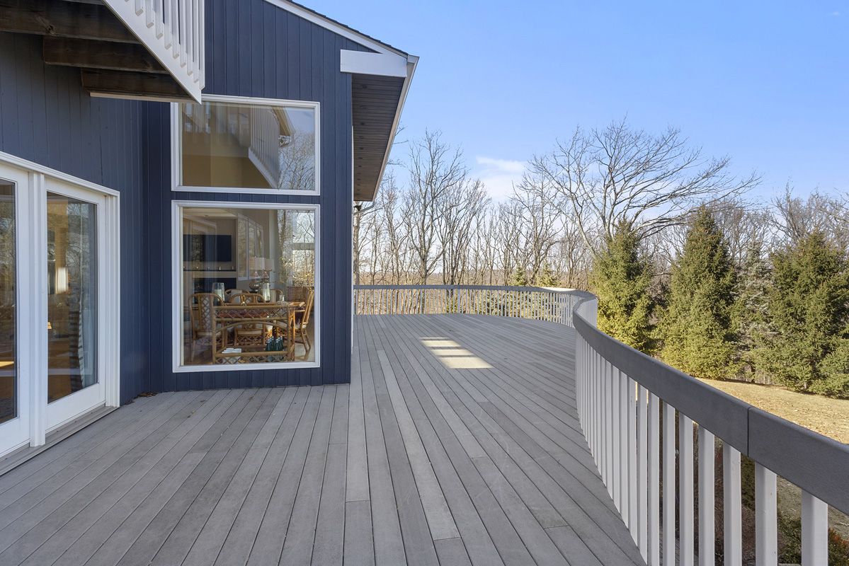 37 18 Lenore Road Tewksbury Township -- deck