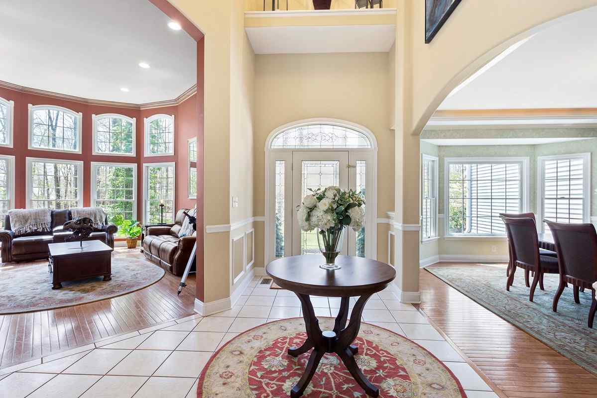 02 4 Oak Lane Tewksbury Township -- foyer 2