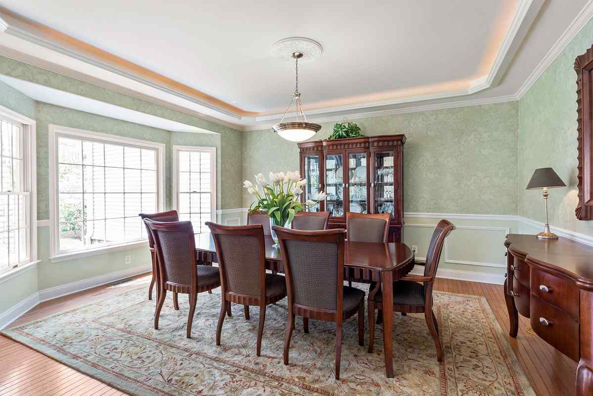 03 4 Oak Lane Tewksbury Township -- dining room 2