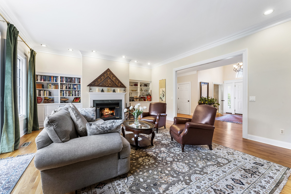 08 16 Guinea Hollow Rd -- Living Room