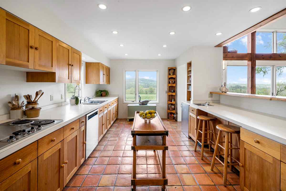 08 18 King Street Tewksbury Township -- cooking area