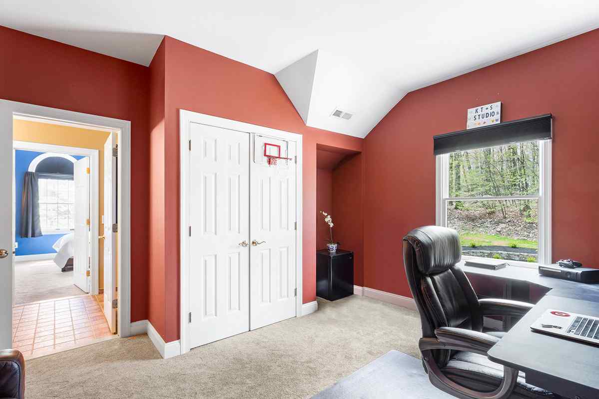 25 4 Oak Lane Tewksbury Township -- bedroom 5 en suite bathroom