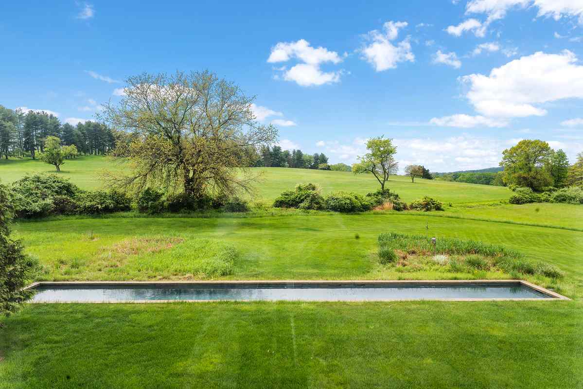 35 18 King Street Tewksbury Township -- pool