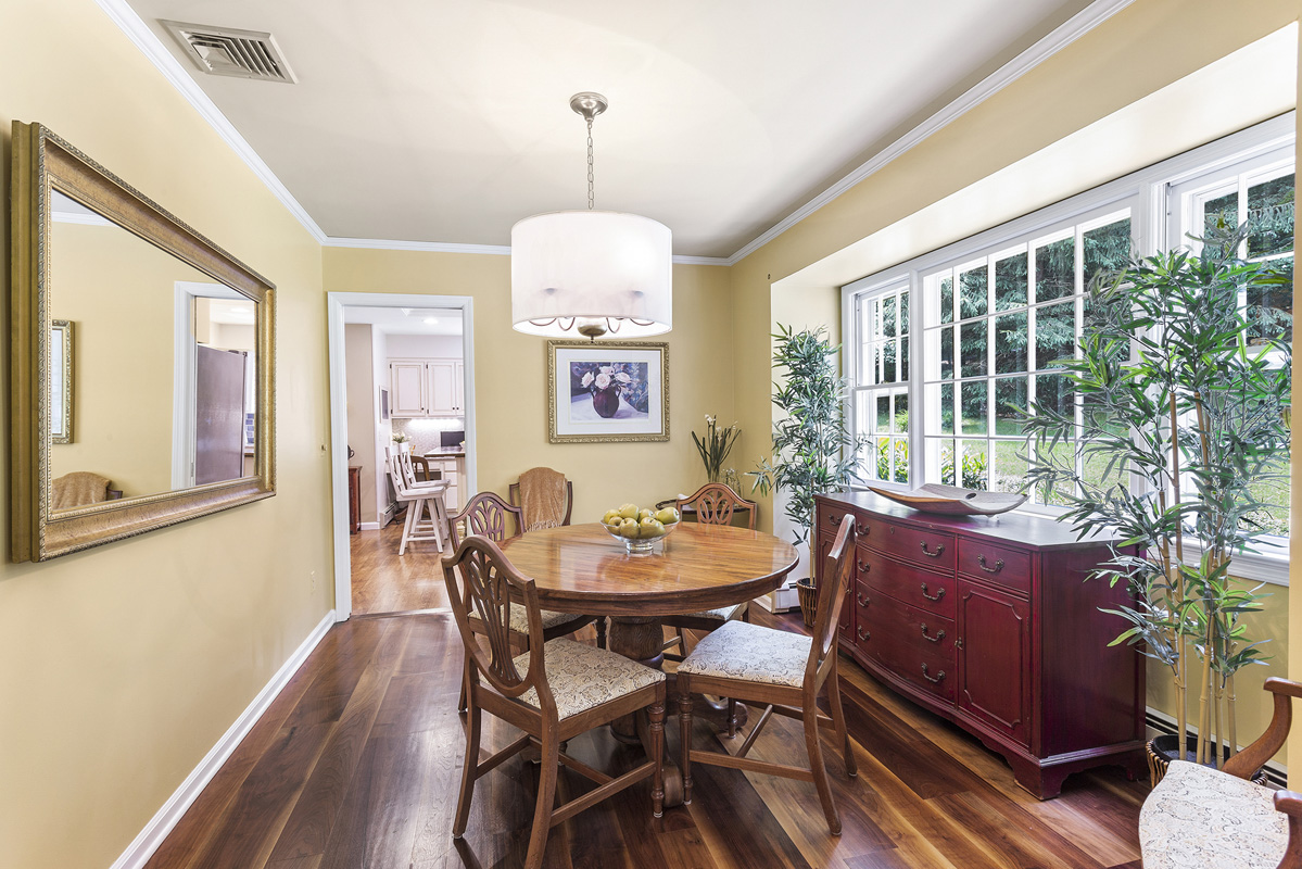 05 42 Bissell Road Tewksbury Township -- dining room