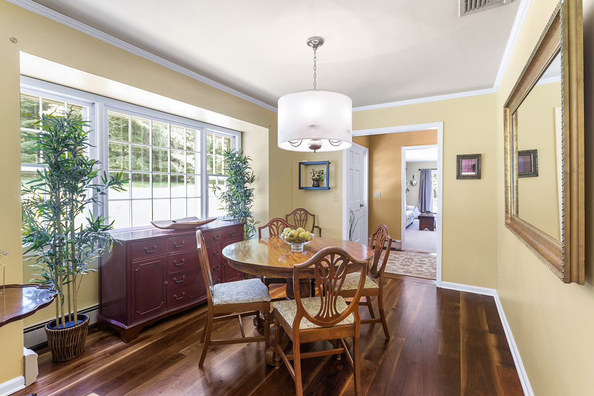 06 42 Bissell Road Tewksbury Township -- dining room 2