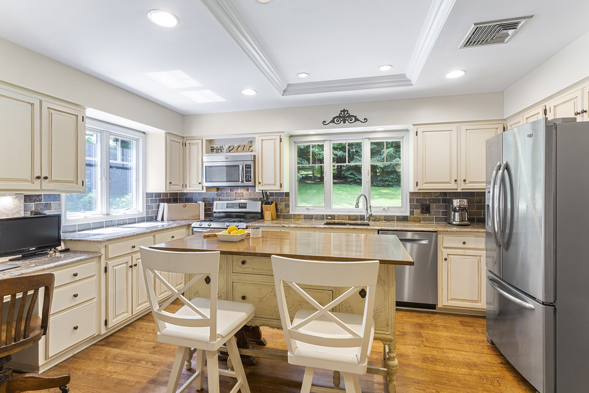 08 42 Bissell Road Tewksbury Township -- kitchen