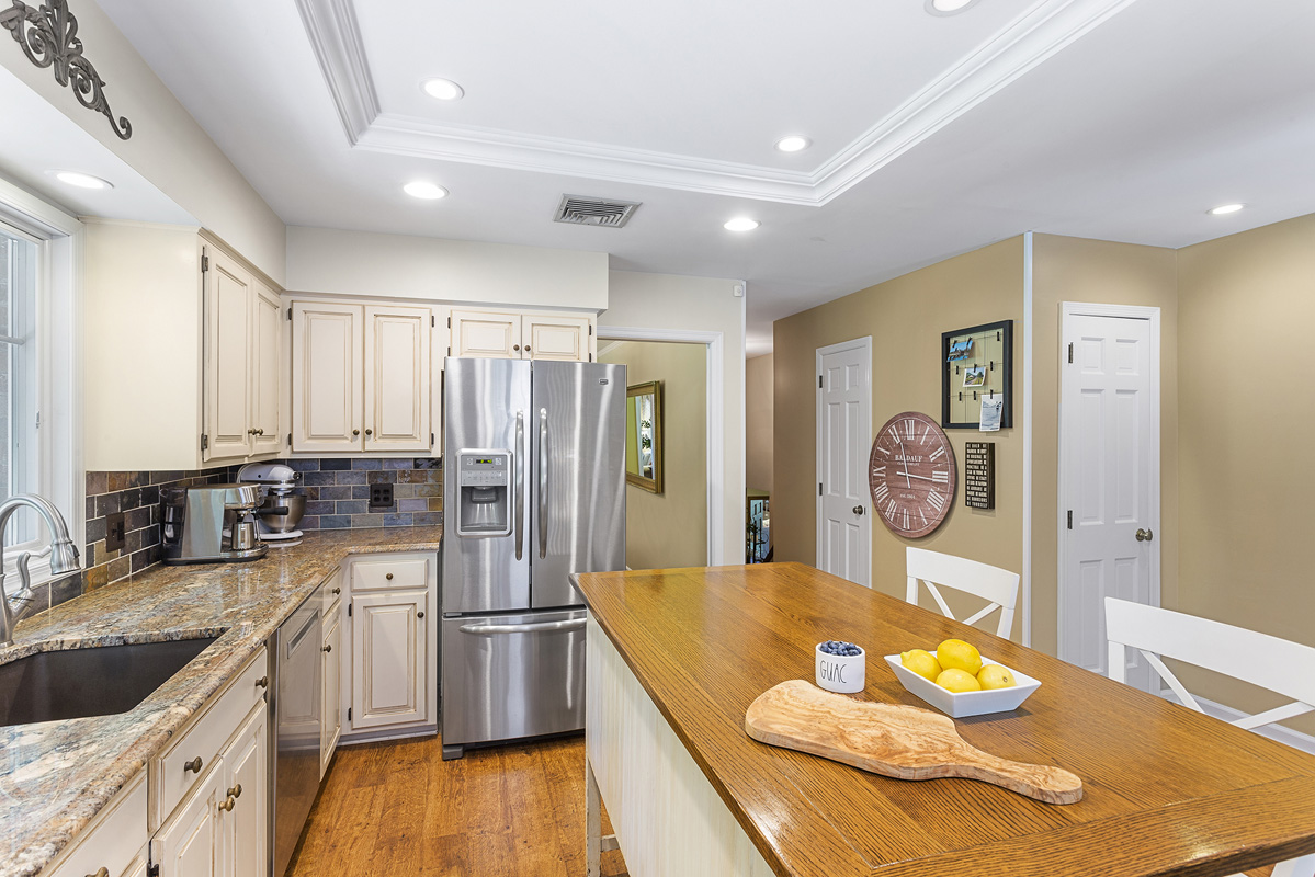 09 42 Bissell Road Tewksbury Township -- kitchen dooking area