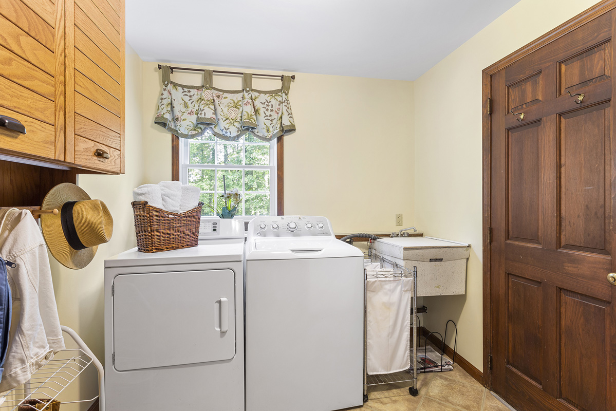 23 42 Bissell Road Tewksbury Township -- laundry room