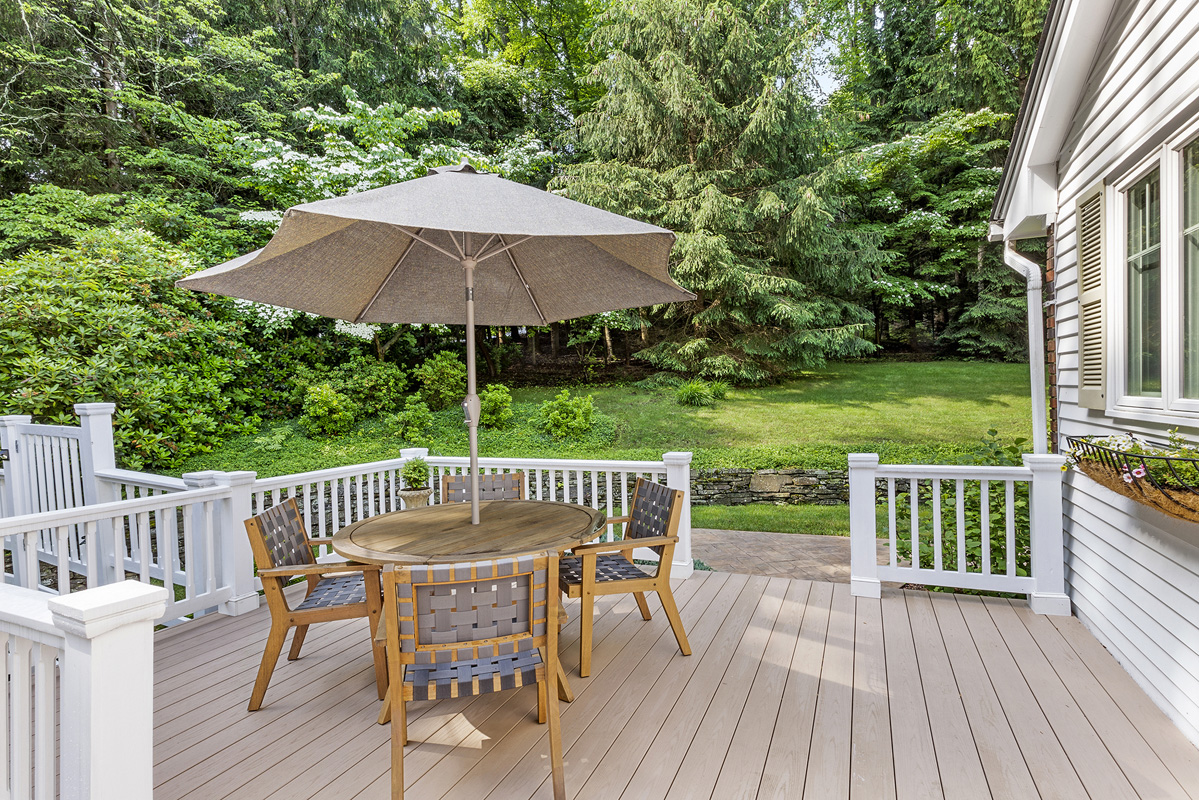 24 42 Bissell Road Tewksbury Township -- deck