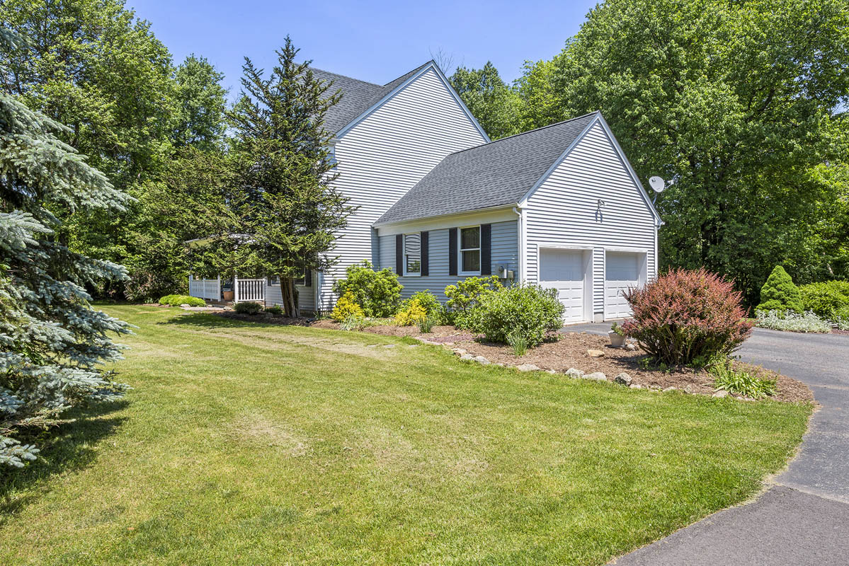 9 Chipmunk Pass, Lebanon Township