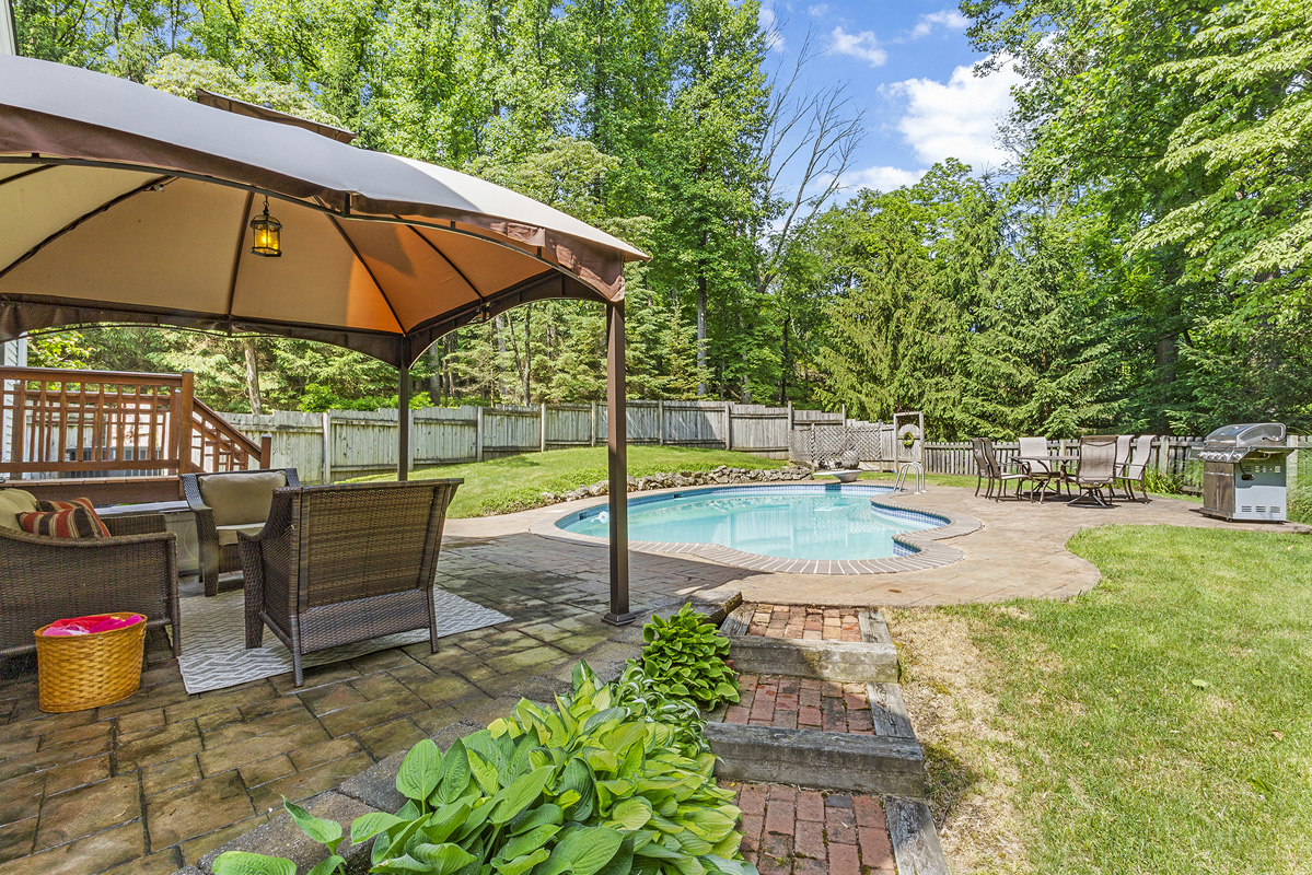 25 42 Bissell Road Tewksbury Township -- pool and gazebo