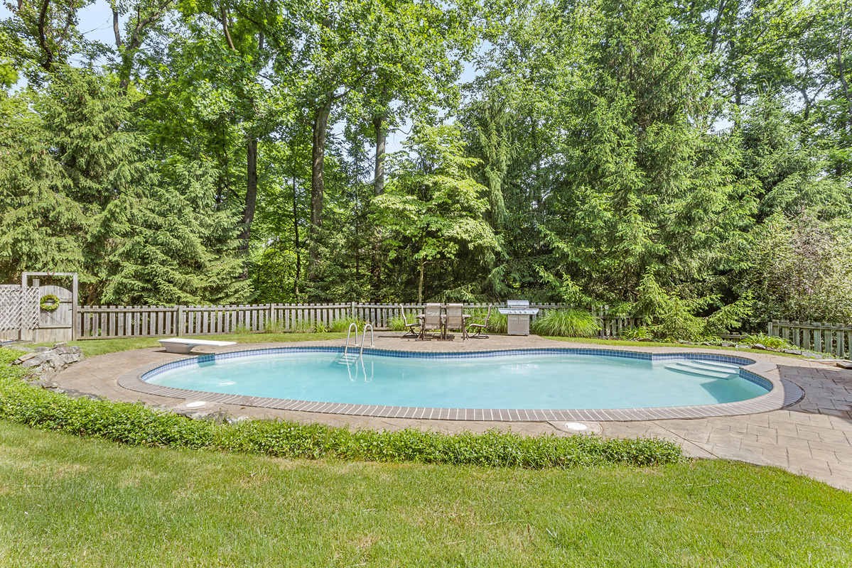 27 42 Bissell Road Tewksbury Township -- pool 1