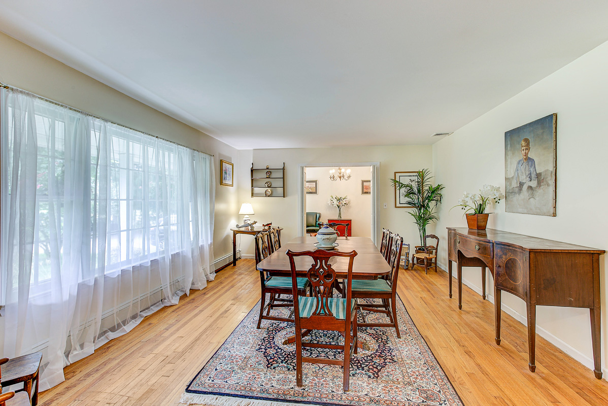 08 57 Fairmount Road West -- dining room